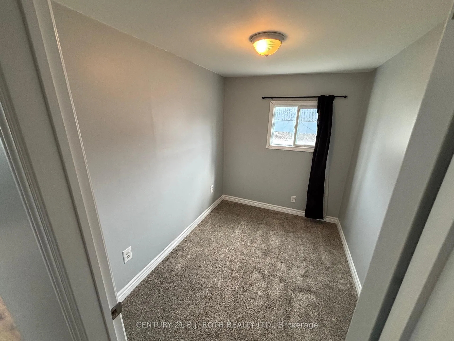 Photo 7 of 397 Mosley Street, Wasaga Beach — HOMEH