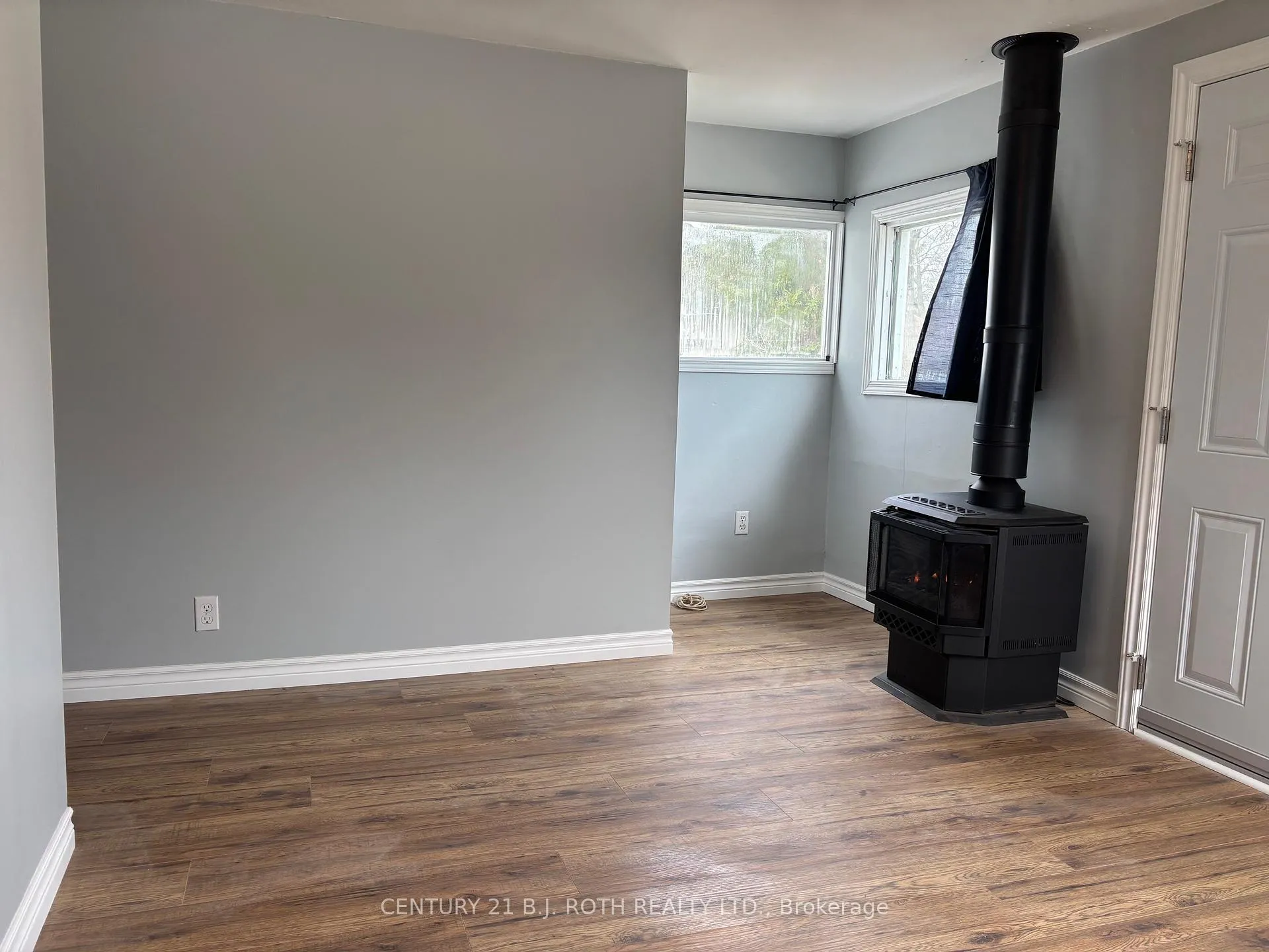 Photo 10 of 397 Mosley Street, Wasaga Beach — HOMEH