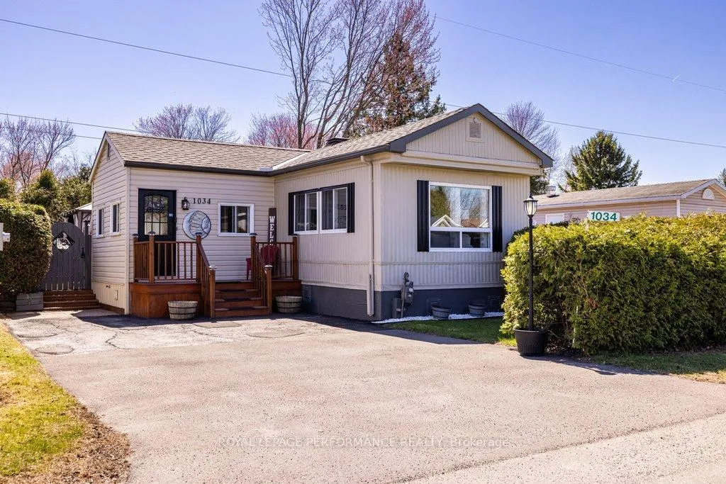 Front of 1034 Vista Barrett Private