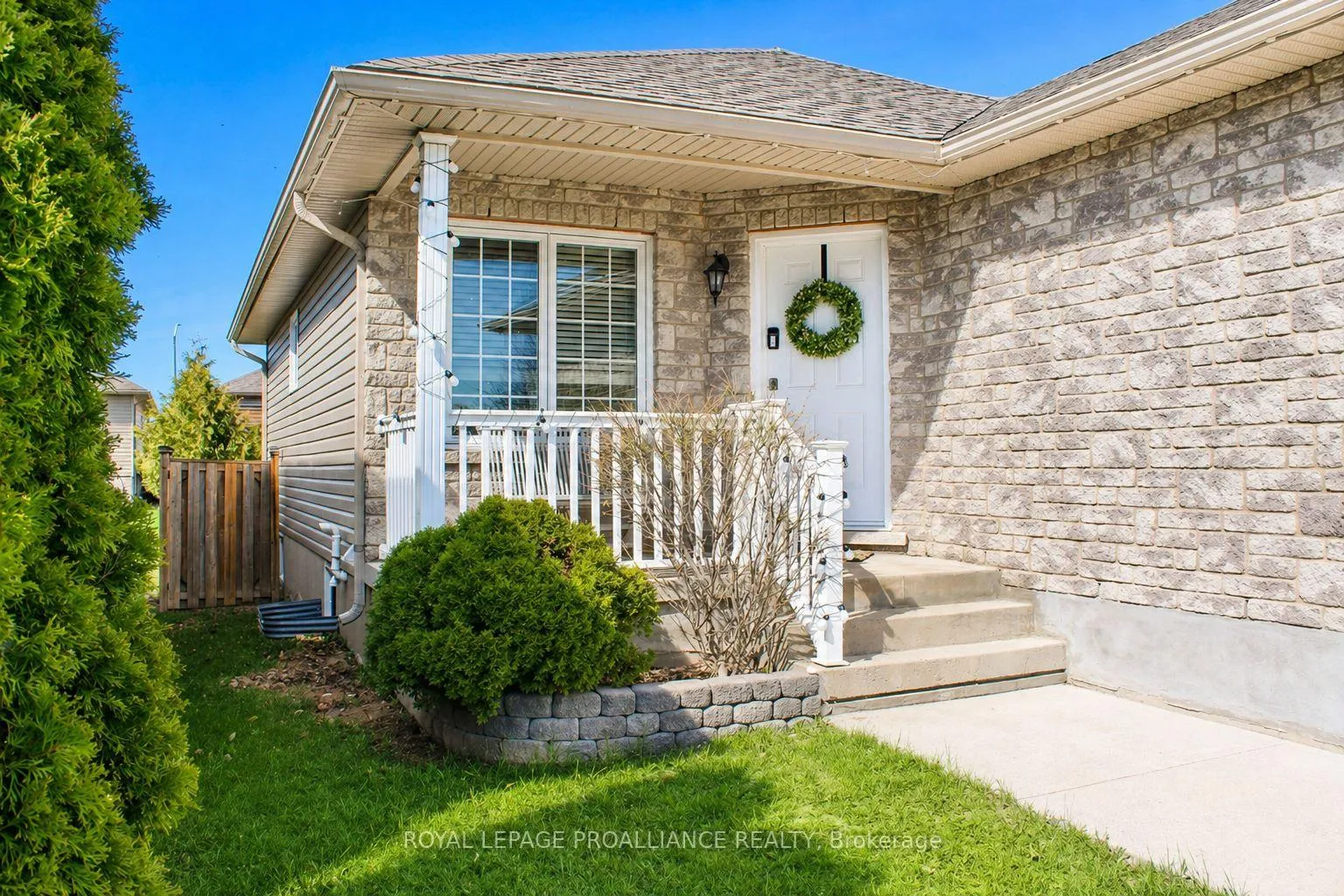 Photo 3 of 111 Hogan Crescent, Loyalist, Amherstview — HOMEH
