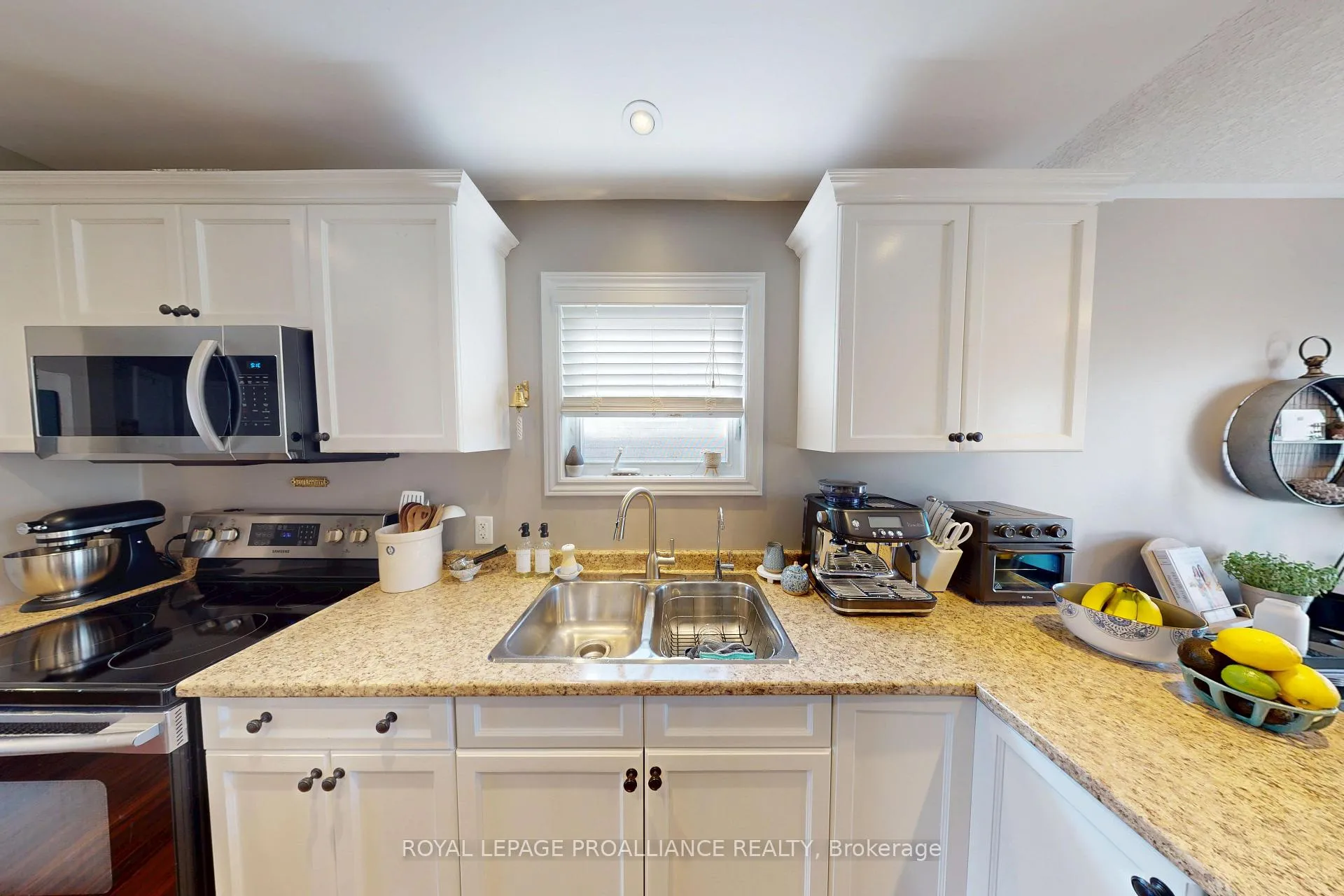 Photo 5 of 111 Hogan Crescent, Loyalist, Amherstview — HOMEH