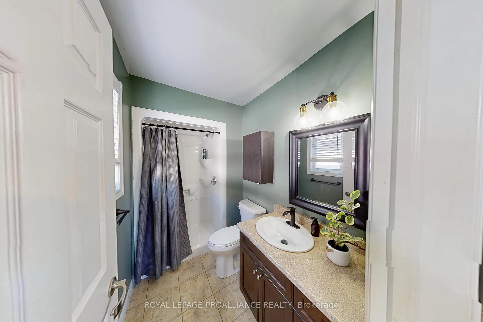 Photo 17 of 111 Hogan Crescent, Loyalist, Amherstview — HOMEH