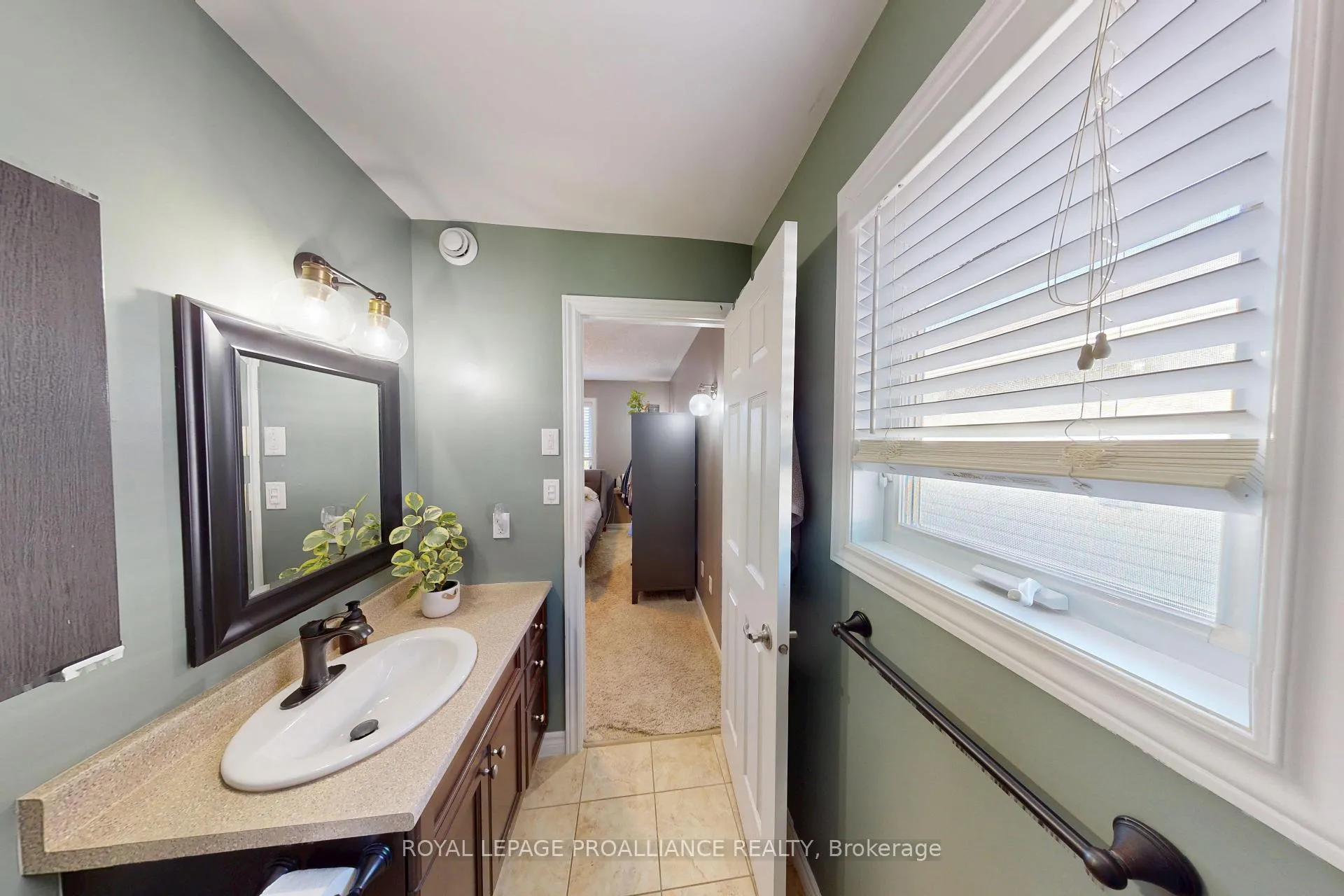 Photo 18 of 111 Hogan Crescent, Loyalist, Amherstview — HOMEH