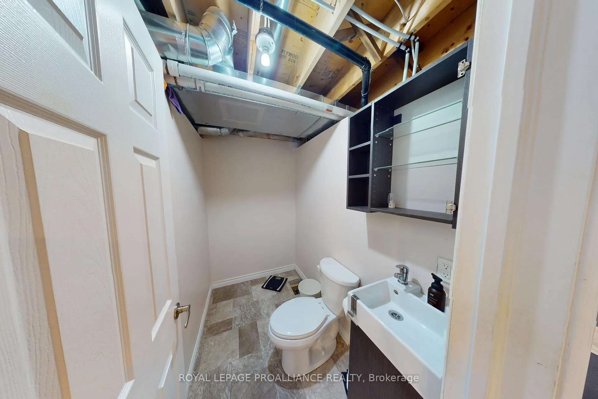 Photo 25 of 111 Hogan Crescent, Loyalist, Amherstview — HOMEH