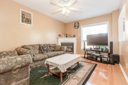 Photo 3 of Unit Upper Level, 44 Gold Hill Road W, Brampton, Fletcher's Creek Village — HOMEH