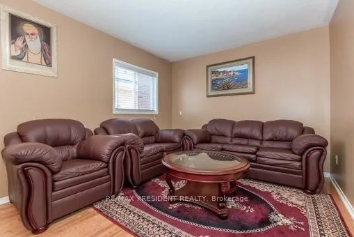 Photo 6 of Unit Upper Level, 44 Gold Hill Road W, Brampton, Fletcher's Creek Village — HOMEH