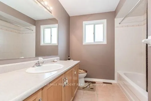Photo 8 of Unit Upper Level, 44 Gold Hill Road W, Brampton, Fletcher's Creek Village — HOMEH