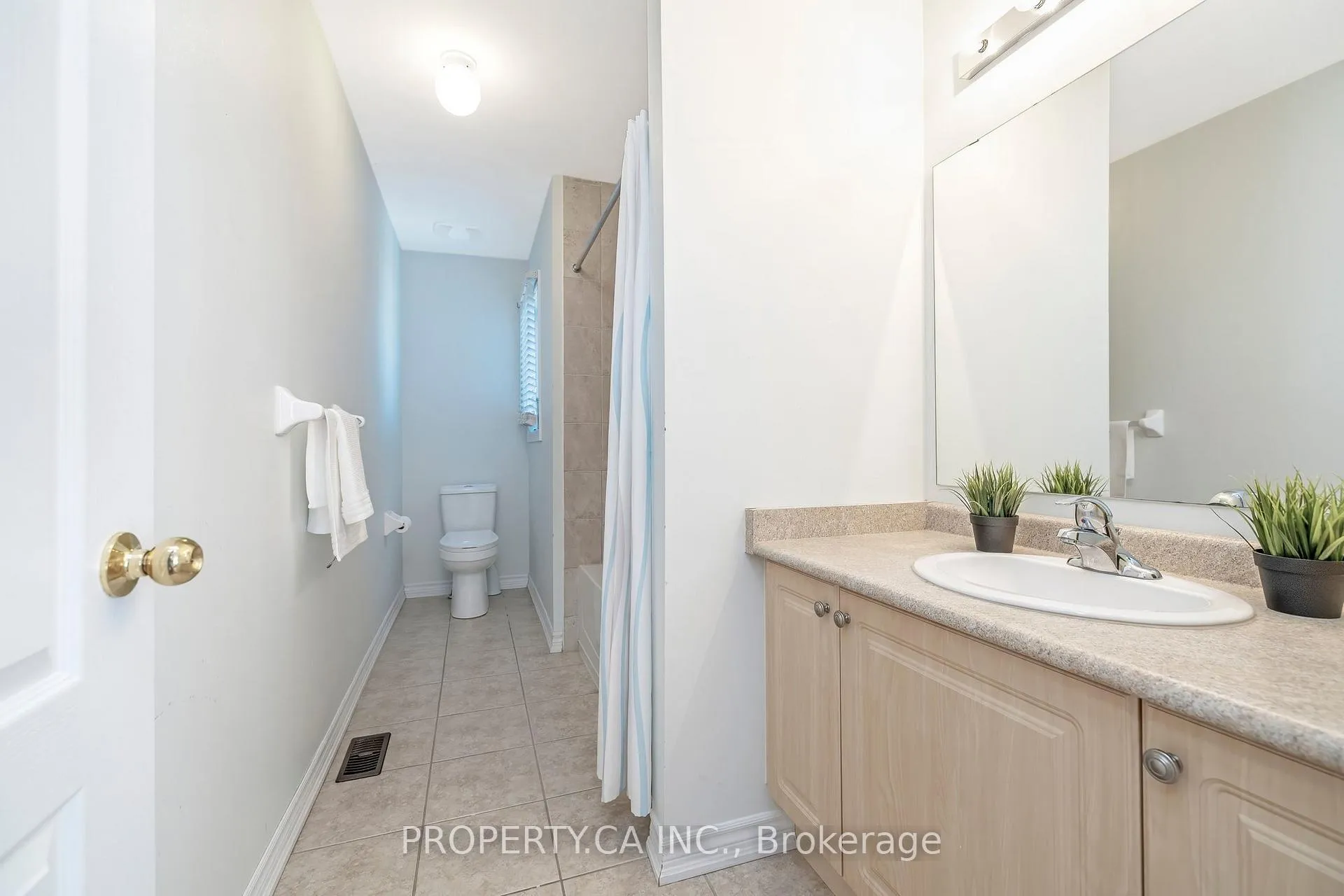 Photo 18 of 211 Mclaughlin Avenue, Milton, Willmott — HOMEH