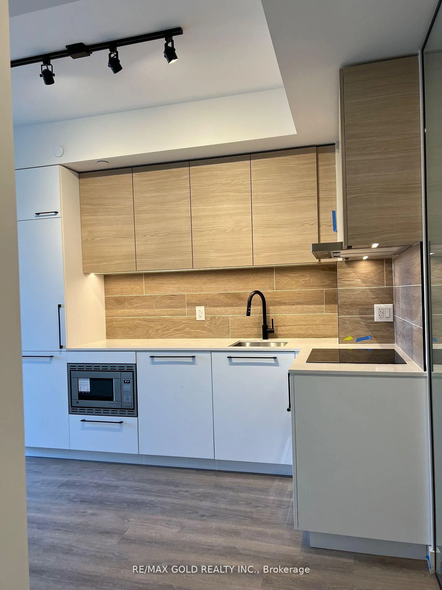 Photo 3 of Unit 322, 1050 Eastern Avenue, Toronto, The Beaches — HOMEH