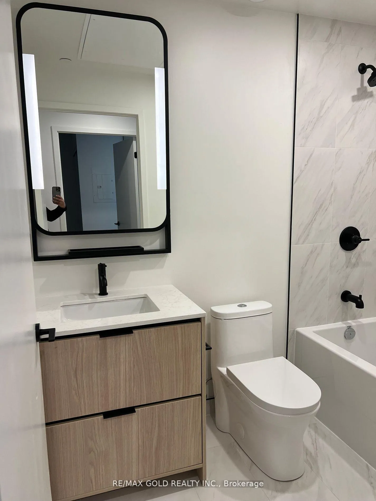 Photo 4 of Unit 322, 1050 Eastern Avenue, Toronto, The Beaches — HOMEH