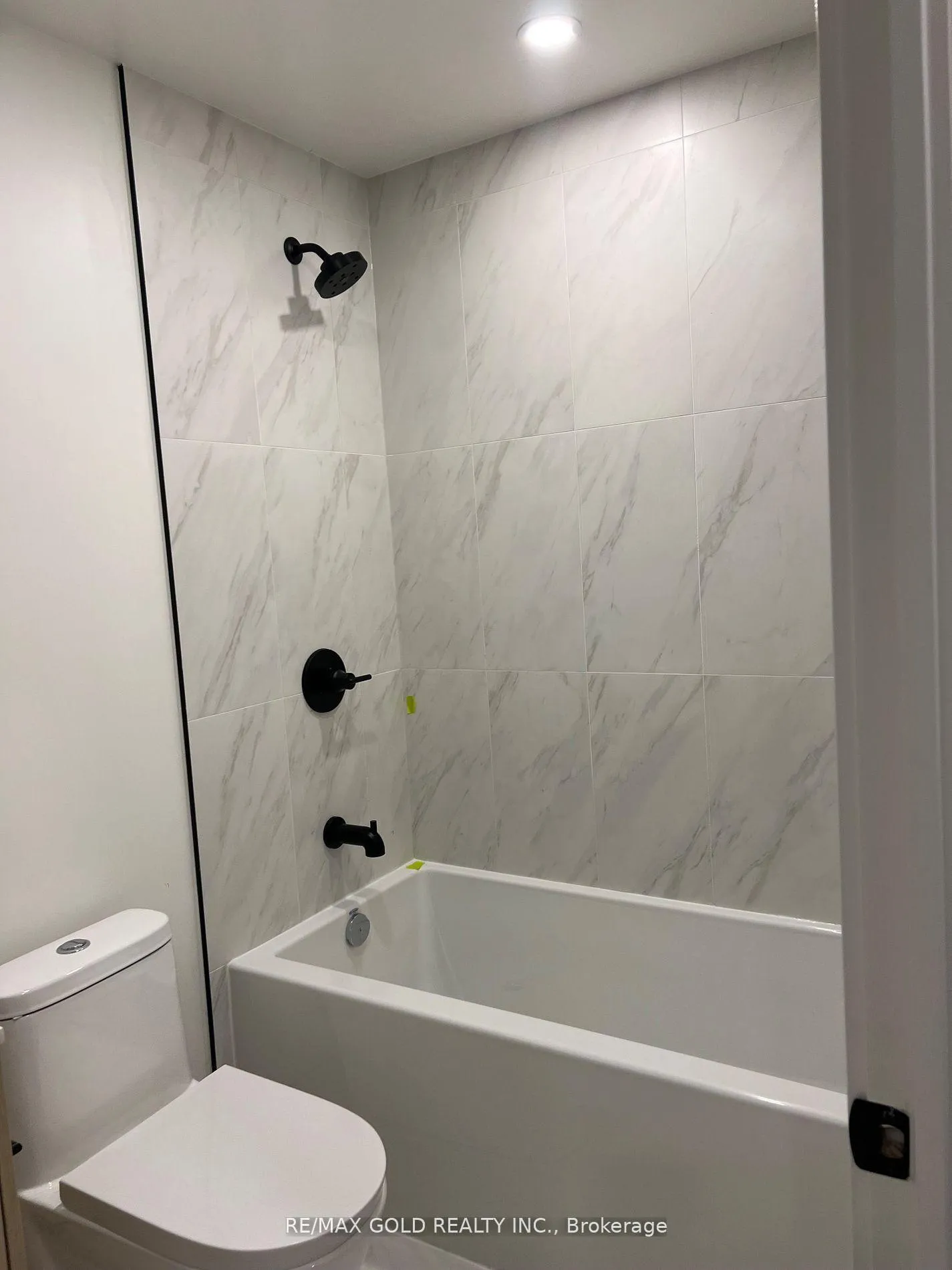 Photo 5 of Unit 322, 1050 Eastern Avenue, Toronto, The Beaches — HOMEH