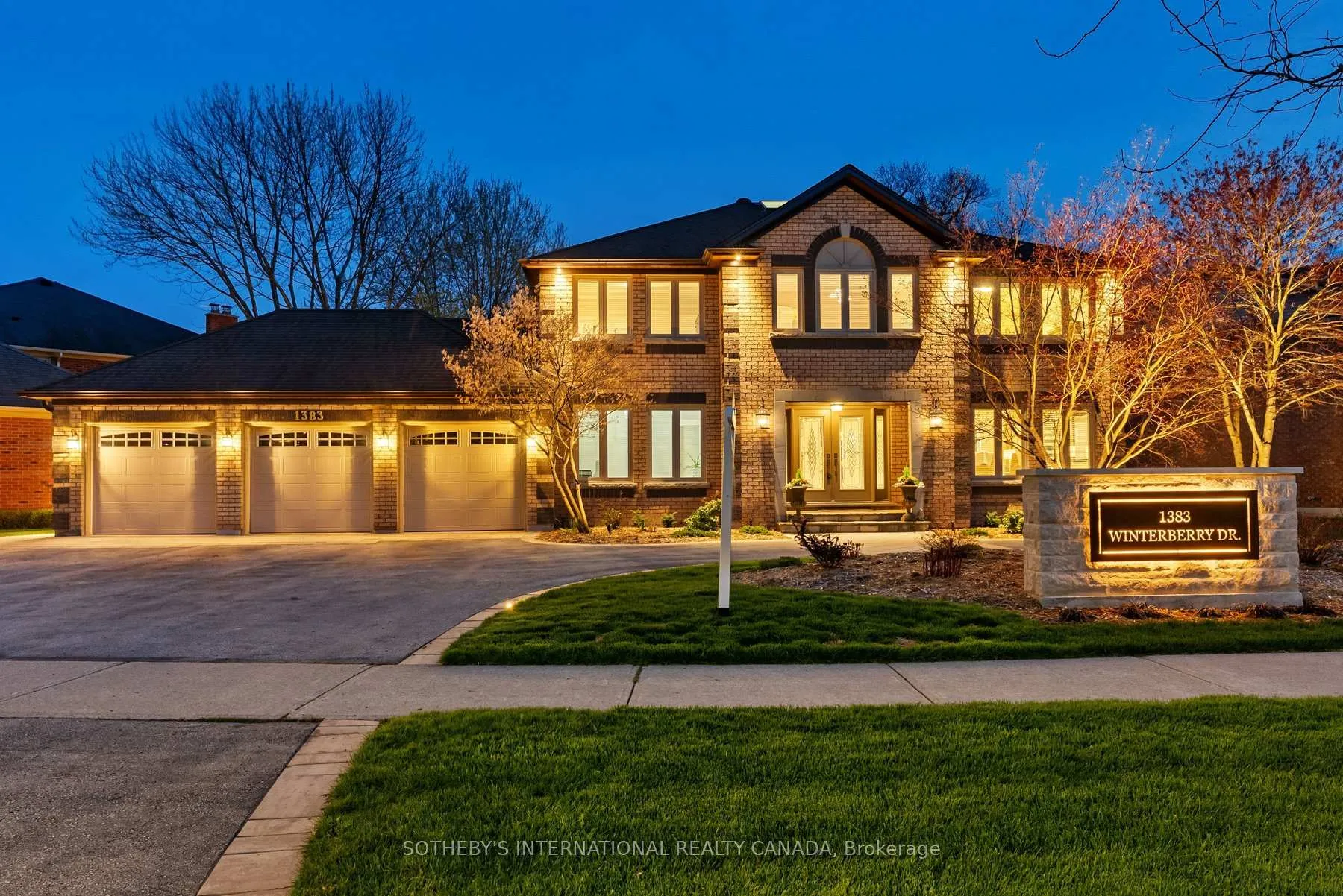 Photo 1 of 1383 Winterberry Drive, Burlington, Tyandaga — HOMEH