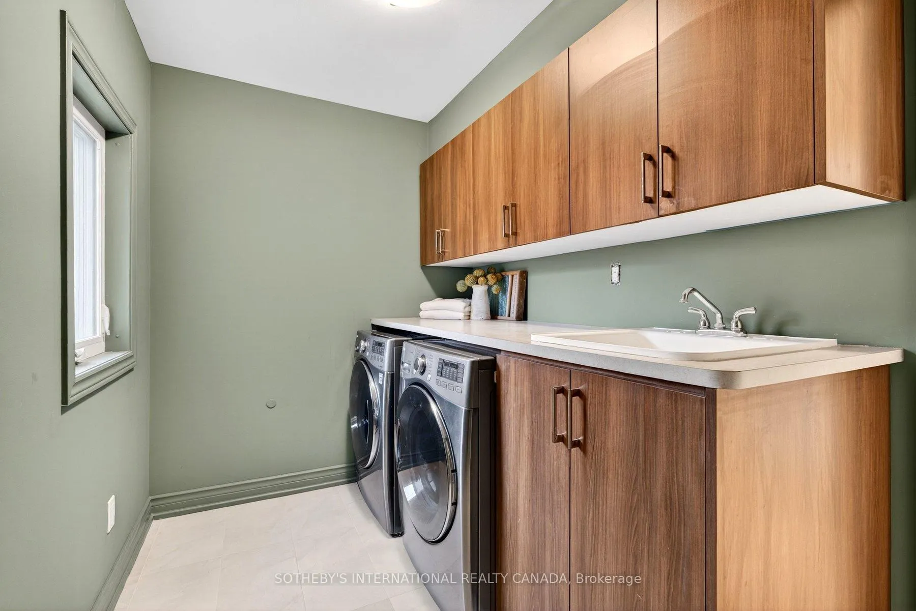 Photo 17 of 1383 Winterberry Drive, Burlington, Tyandaga — HOMEH