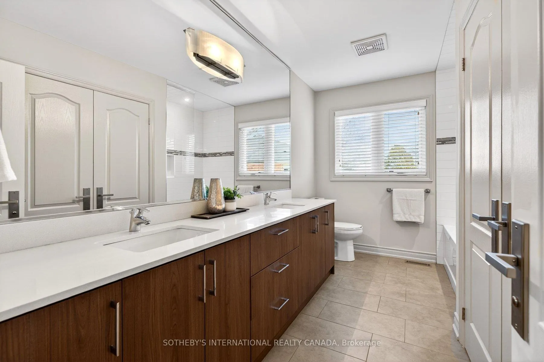 Photo 31 of 1383 Winterberry Drive, Burlington, Tyandaga — HOMEH