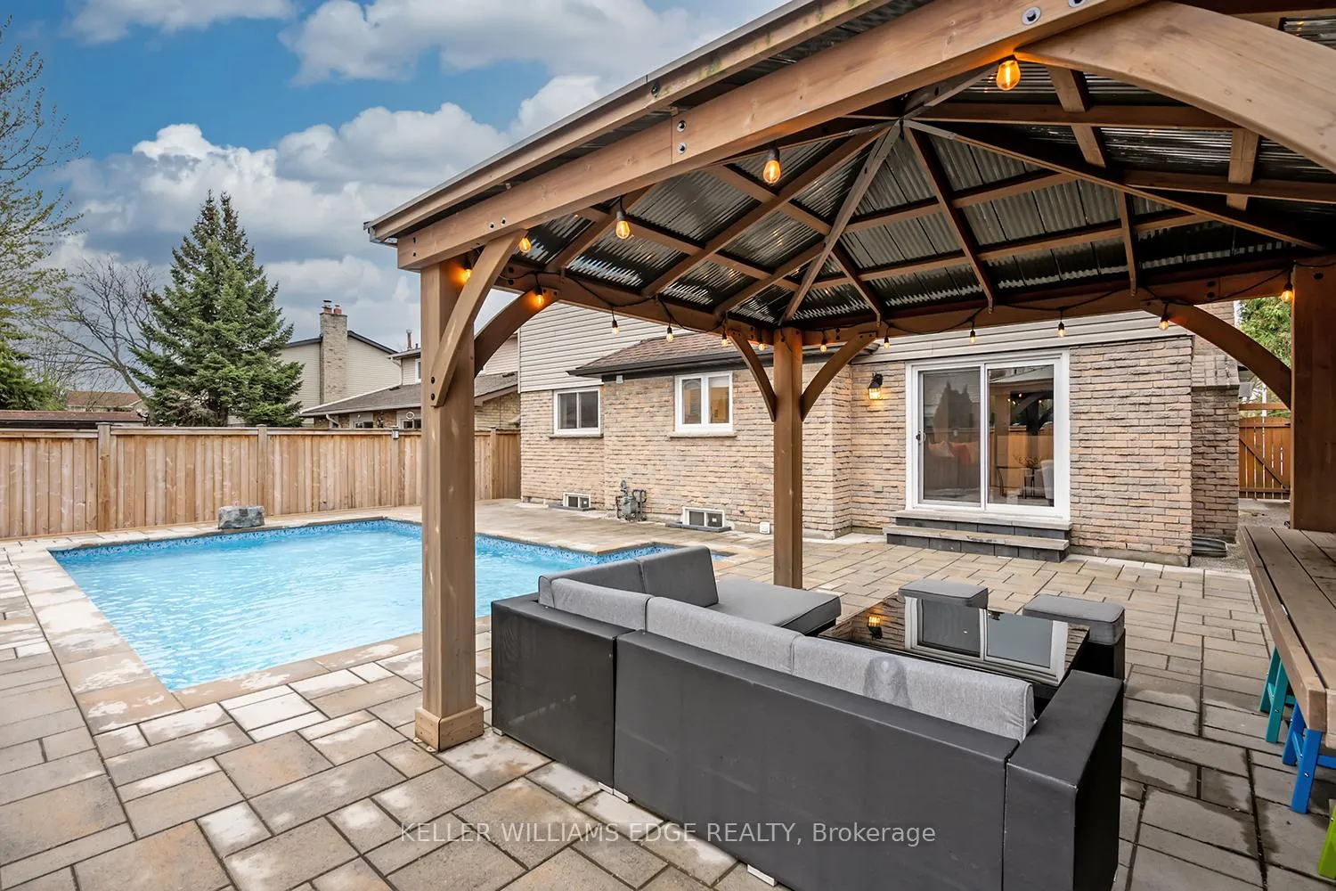 Photo 21 of 2475 Cavendish Drive, Burlington, Brant Hills — HOMEH