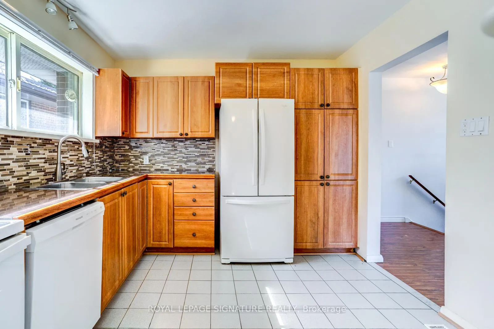 Photo 7 of 15 Epsom Downs Drive, Brampton, Southgate — HOMEH