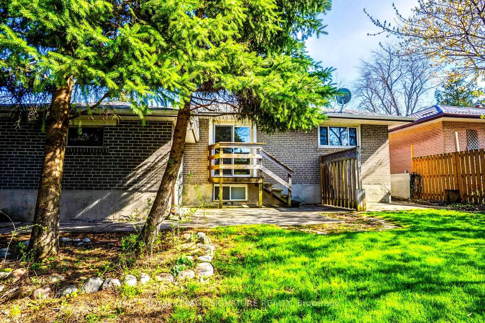 Photo 30 of 15 Epsom Downs Drive, Brampton, Southgate — HOMEH