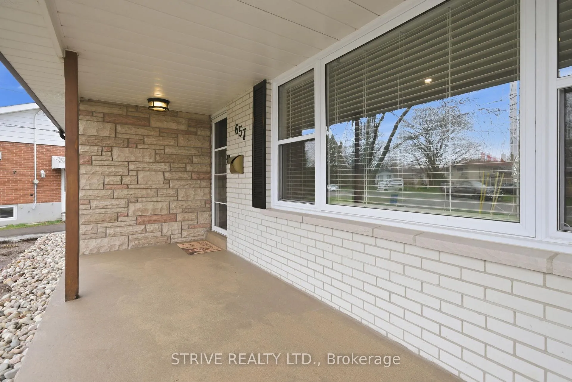 Photo 4 of 657 Hayden Crescent, Cobourg — HOMEH