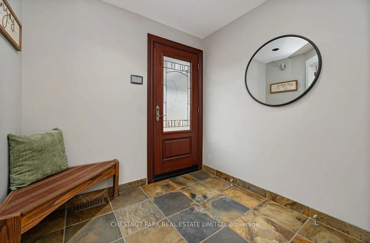 Photo 2 of 16 Vanderbrent Crescent, Etobicoke, Willowridge-Martingrove-Richview — HOMEH