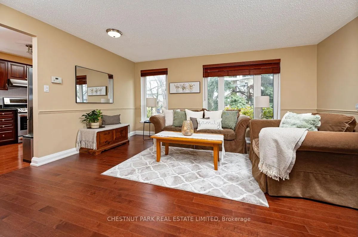 Photo 3 of 16 Vanderbrent Crescent, Etobicoke, Willowridge-Martingrove-Richview — HOMEH