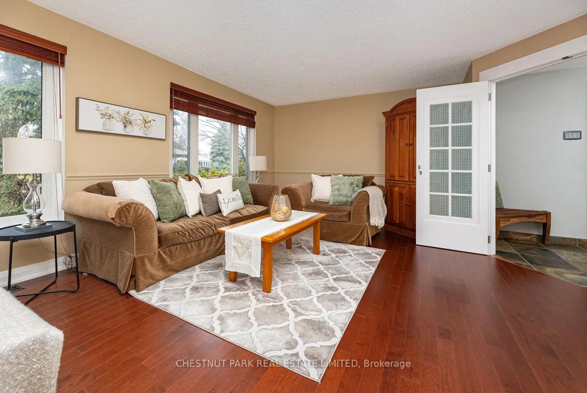 Photo 4 of 16 Vanderbrent Crescent, Etobicoke, Willowridge-Martingrove-Richview — HOMEH