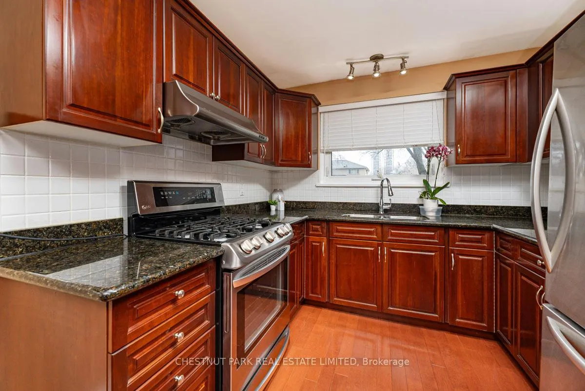 Photo 7 of 16 Vanderbrent Crescent, Etobicoke, Willowridge-Martingrove-Richview — HOMEH