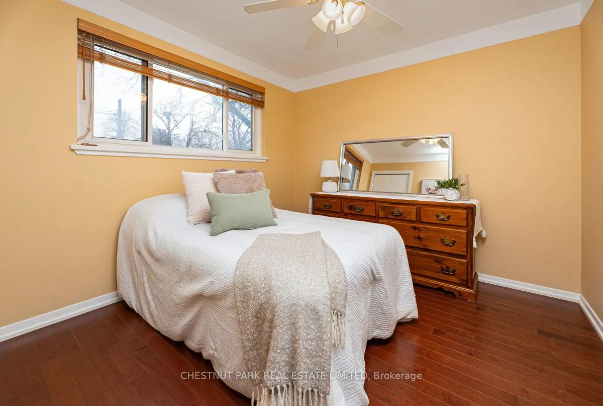 Photo 10 of 16 Vanderbrent Crescent, Etobicoke, Willowridge-Martingrove-Richview — HOMEH
