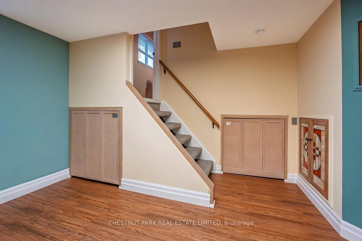 Photo 13 of 16 Vanderbrent Crescent, Etobicoke, Willowridge-Martingrove-Richview — HOMEH