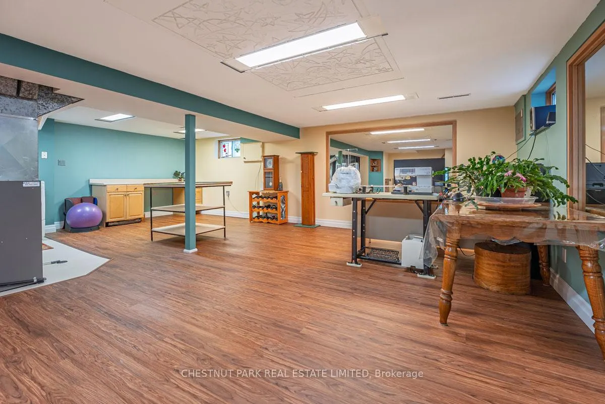 Photo 14 of 16 Vanderbrent Crescent, Etobicoke, Willowridge-Martingrove-Richview — HOMEH