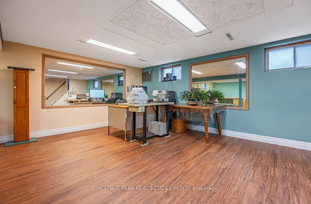 Photo 15 of 16 Vanderbrent Crescent, Etobicoke, Willowridge-Martingrove-Richview — HOMEH
