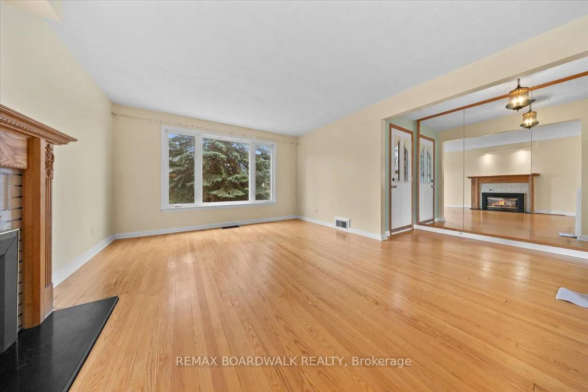 Photo 5 of 72 Crownhill Street, Ottawa, Cardinal Heights — HOMEH