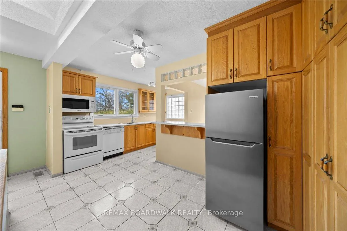 Photo 10 of 72 Crownhill Street, Ottawa, Cardinal Heights — HOMEH