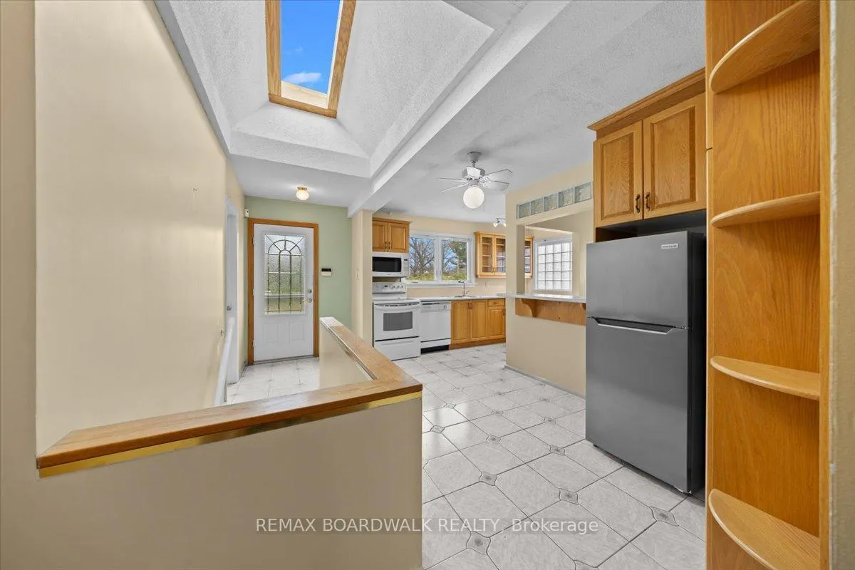 Photo 11 of 72 Crownhill Street, Ottawa, Cardinal Heights — HOMEH
