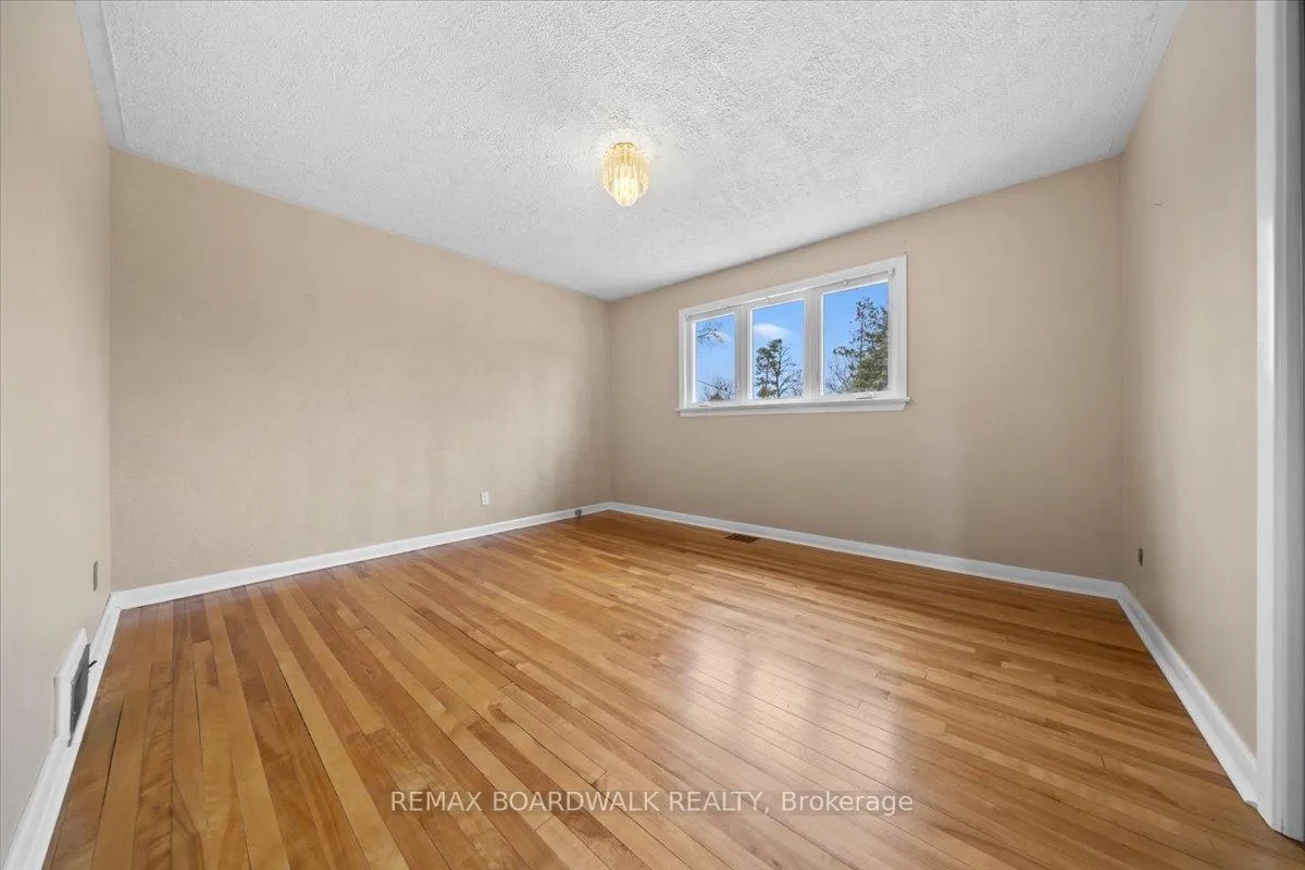 Photo 15 of 72 Crownhill Street, Ottawa, Cardinal Heights — HOMEH