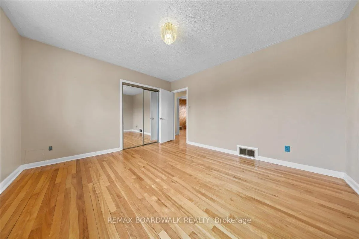 Photo 16 of 72 Crownhill Street, Ottawa, Cardinal Heights — HOMEH