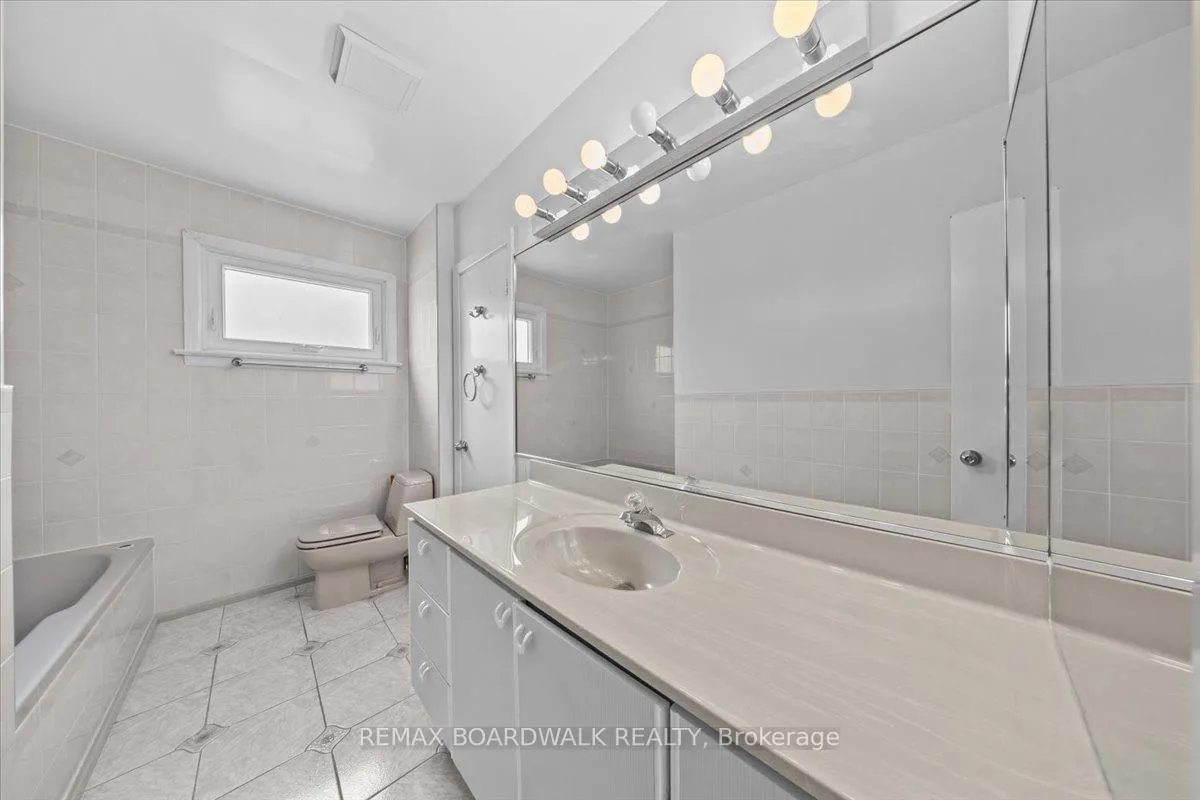 Photo 17 of 72 Crownhill Street, Ottawa, Cardinal Heights — HOMEH