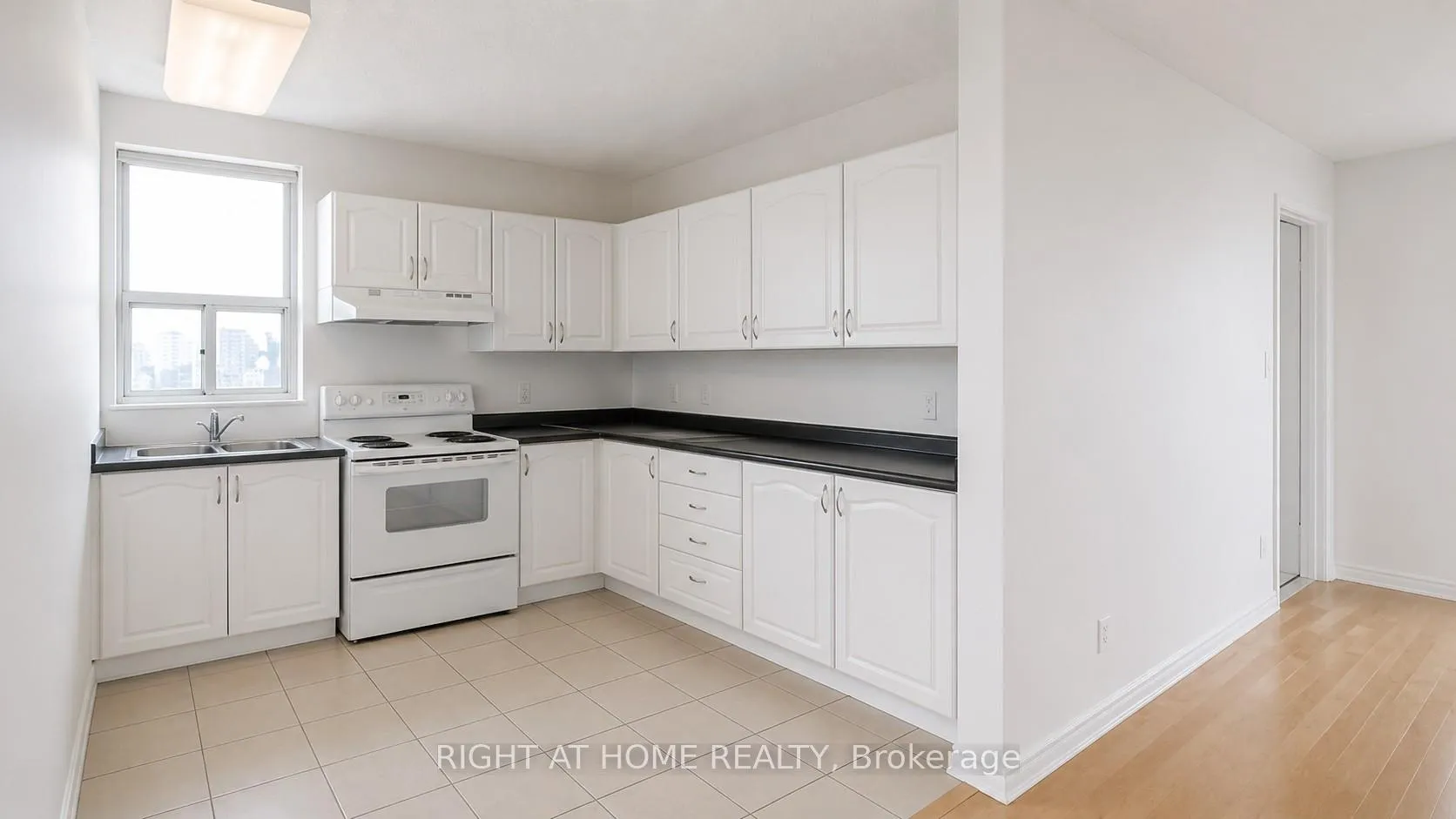 Photo 2 of Unit 1602, 35 Merton Street, Toronto, Mount Pleasant West — HOMEH