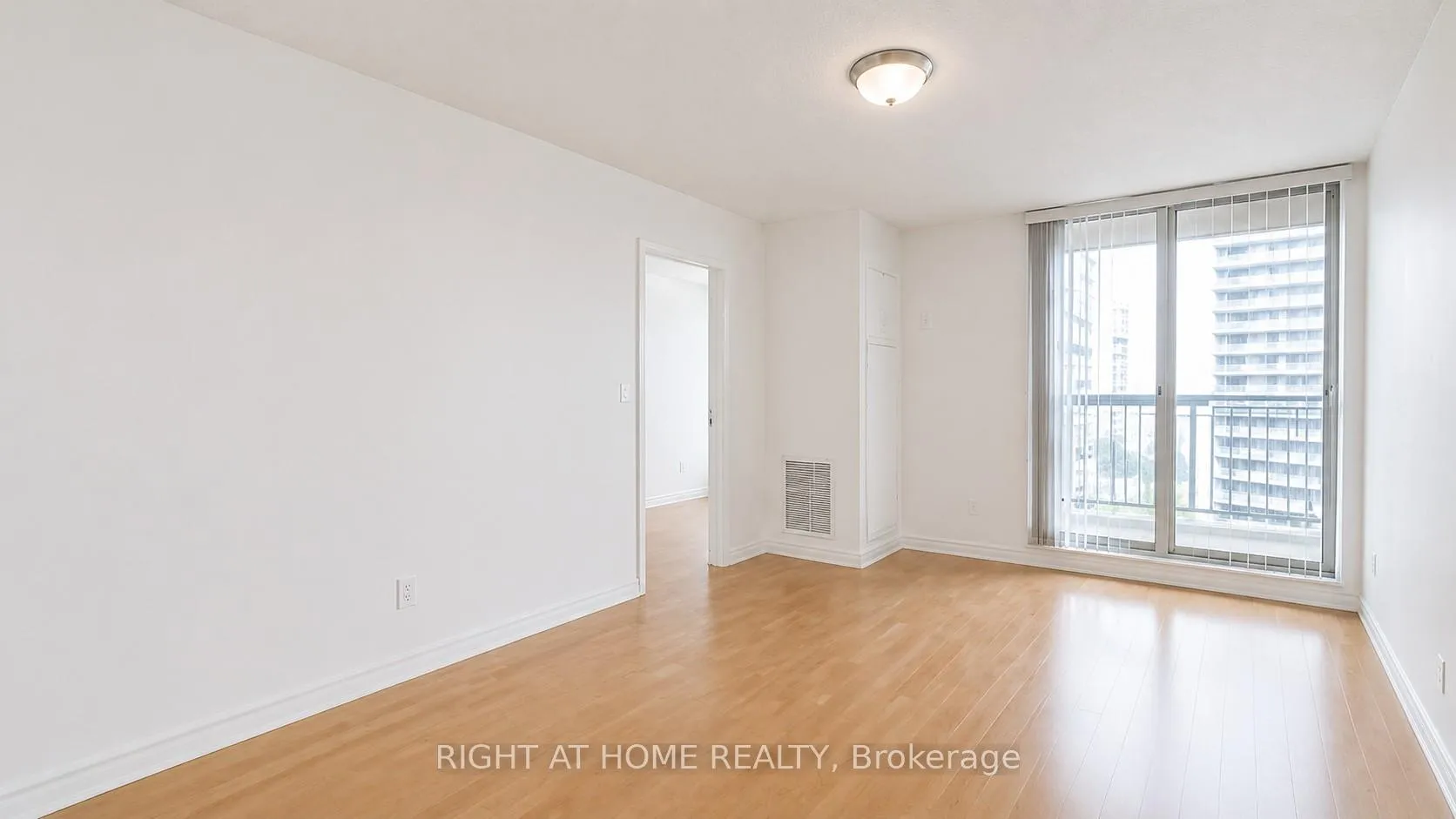 Photo 3 of Unit 1602, 35 Merton Street, Toronto, Mount Pleasant West — HOMEH