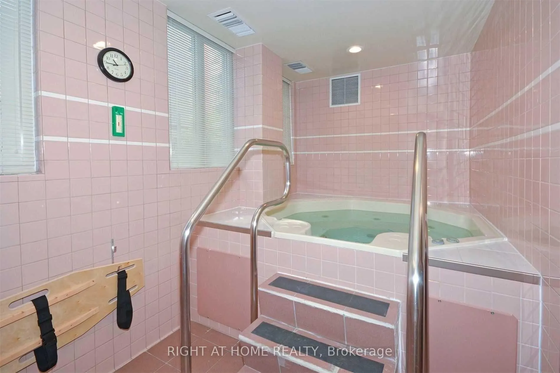 Photo 13 of Unit 1602, 35 Merton Street, Toronto, Mount Pleasant West — HOMEH