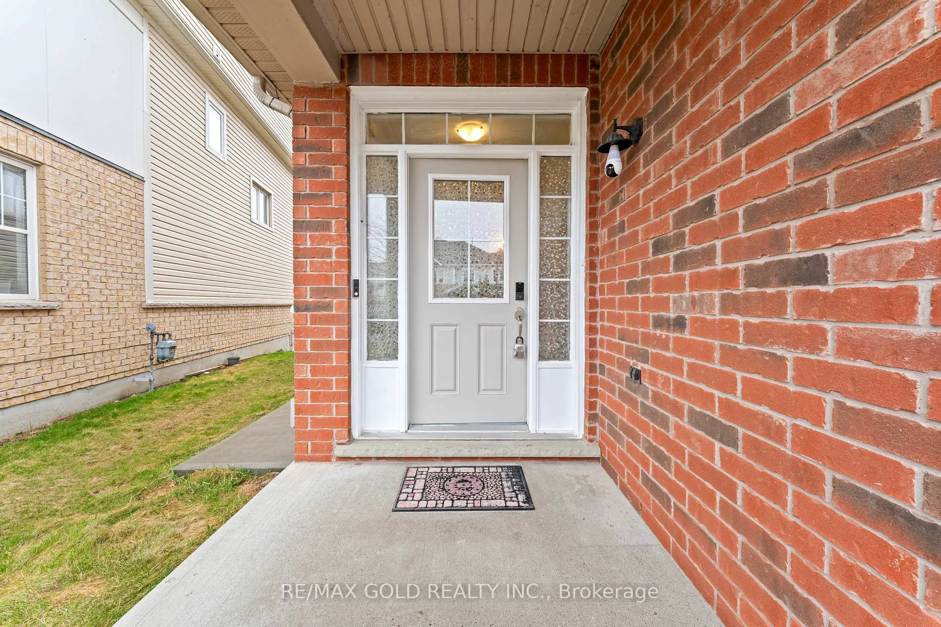 Photo 3 of 57 James Govan Drive, Whitby, Port Whitby — HOMEH