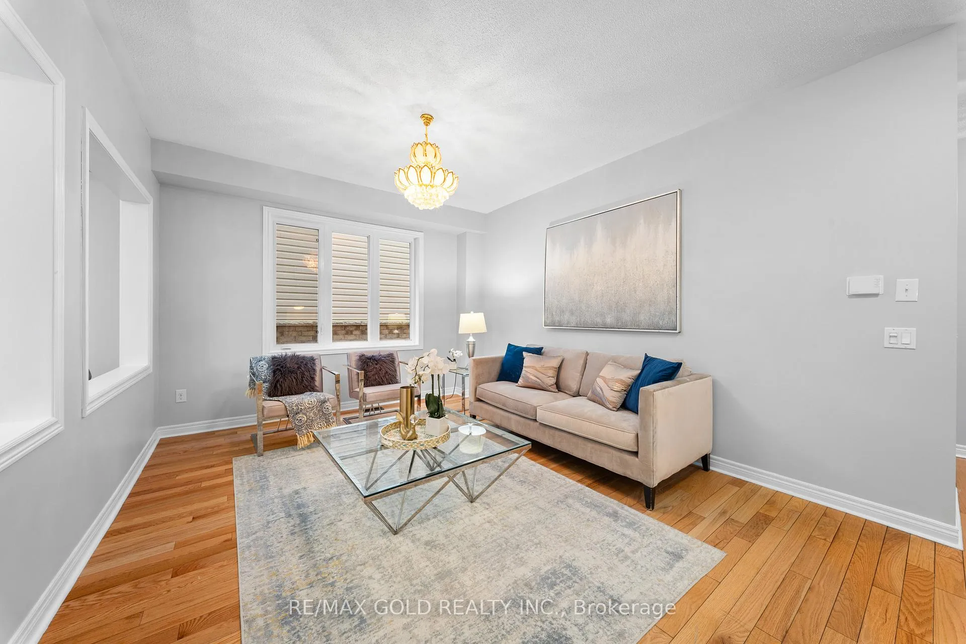 Photo 8 of 57 James Govan Drive, Whitby, Port Whitby — HOMEH