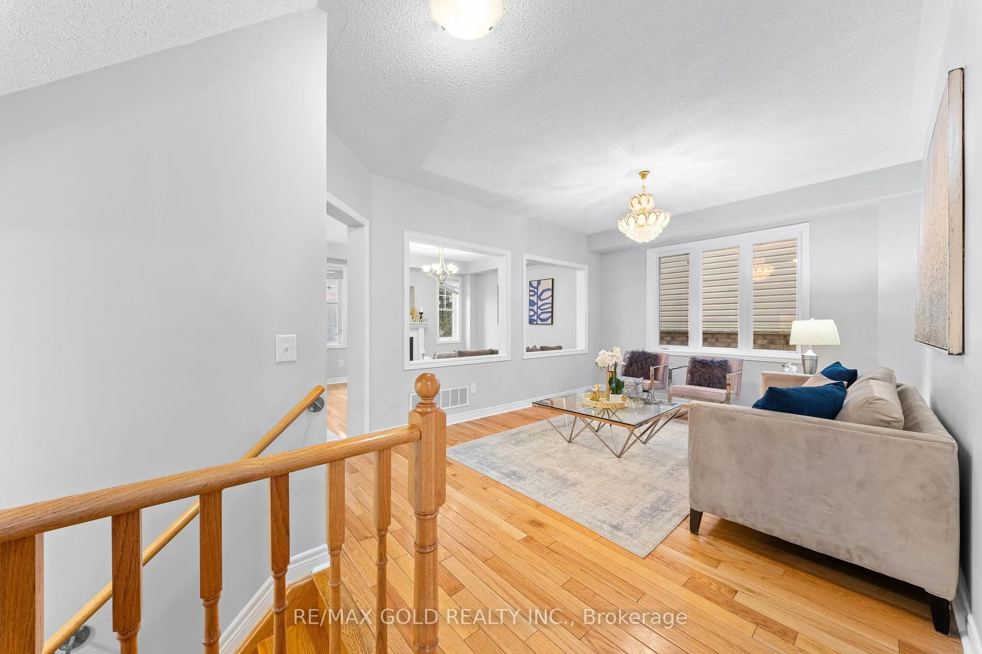 Photo 9 of 57 James Govan Drive, Whitby, Port Whitby — HOMEH
