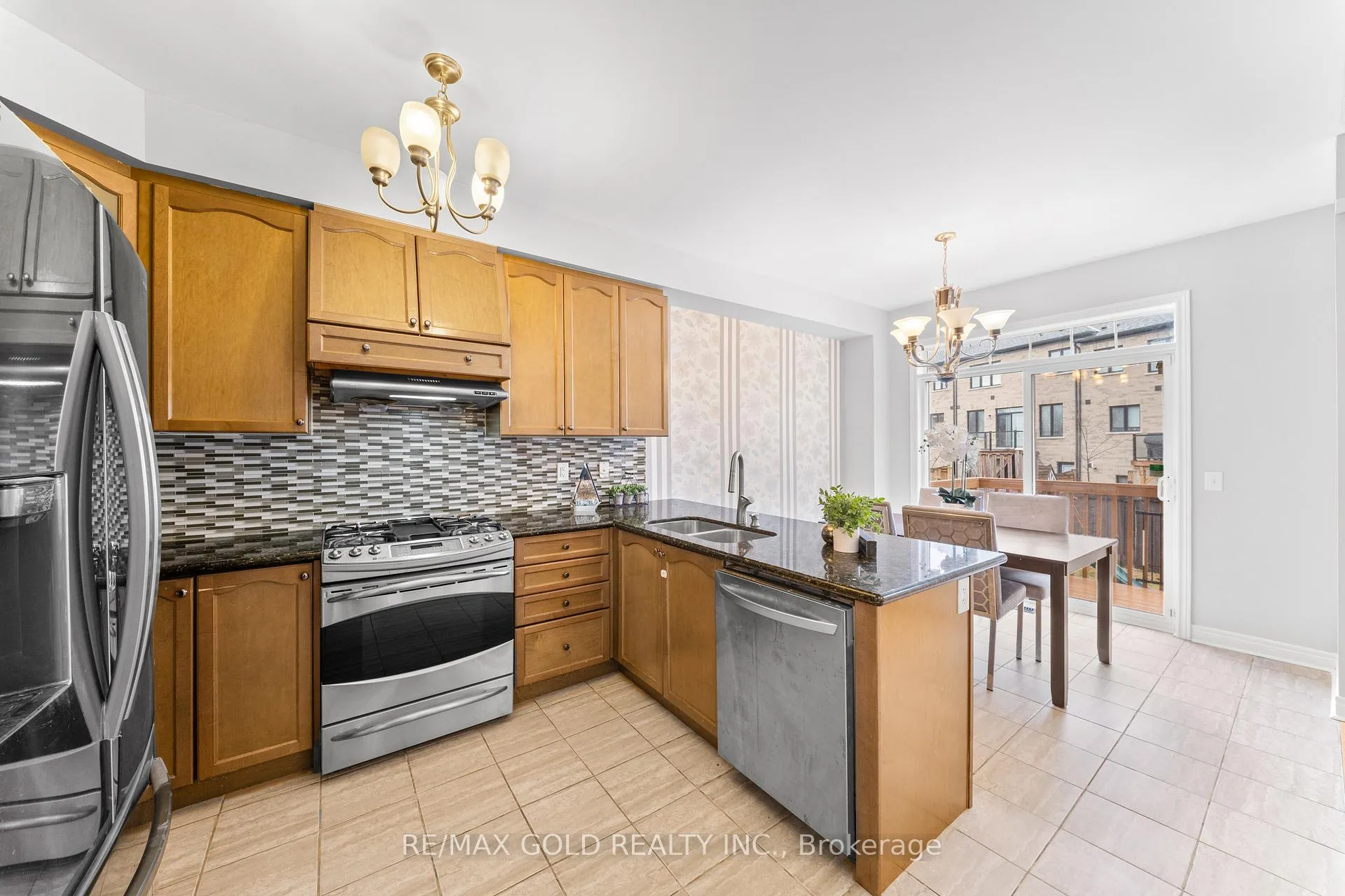Photo 11 of 57 James Govan Drive, Whitby, Port Whitby — HOMEH
