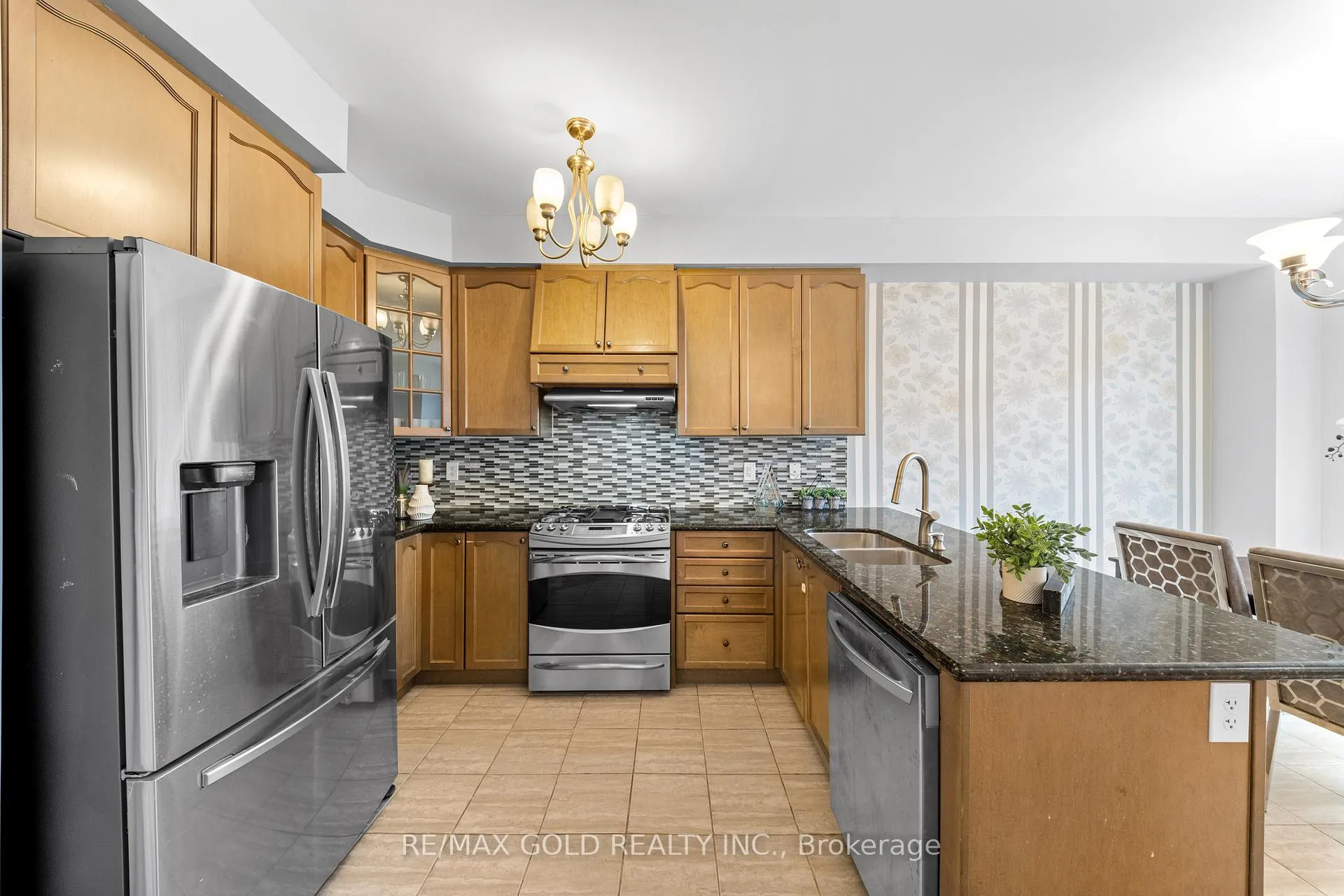 Photo 13 of 57 James Govan Drive, Whitby, Port Whitby — HOMEH