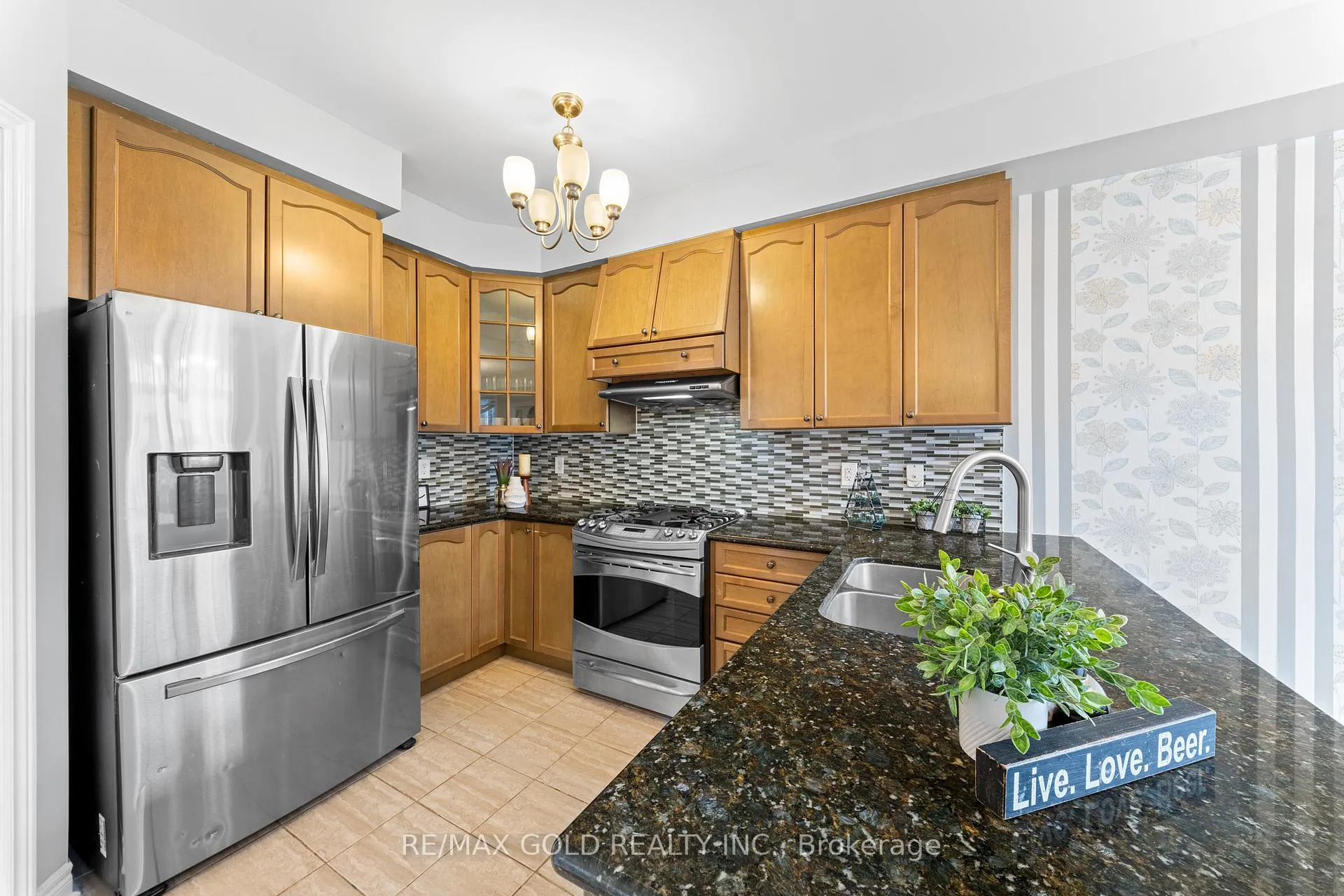 Photo 14 of 57 James Govan Drive, Whitby, Port Whitby — HOMEH