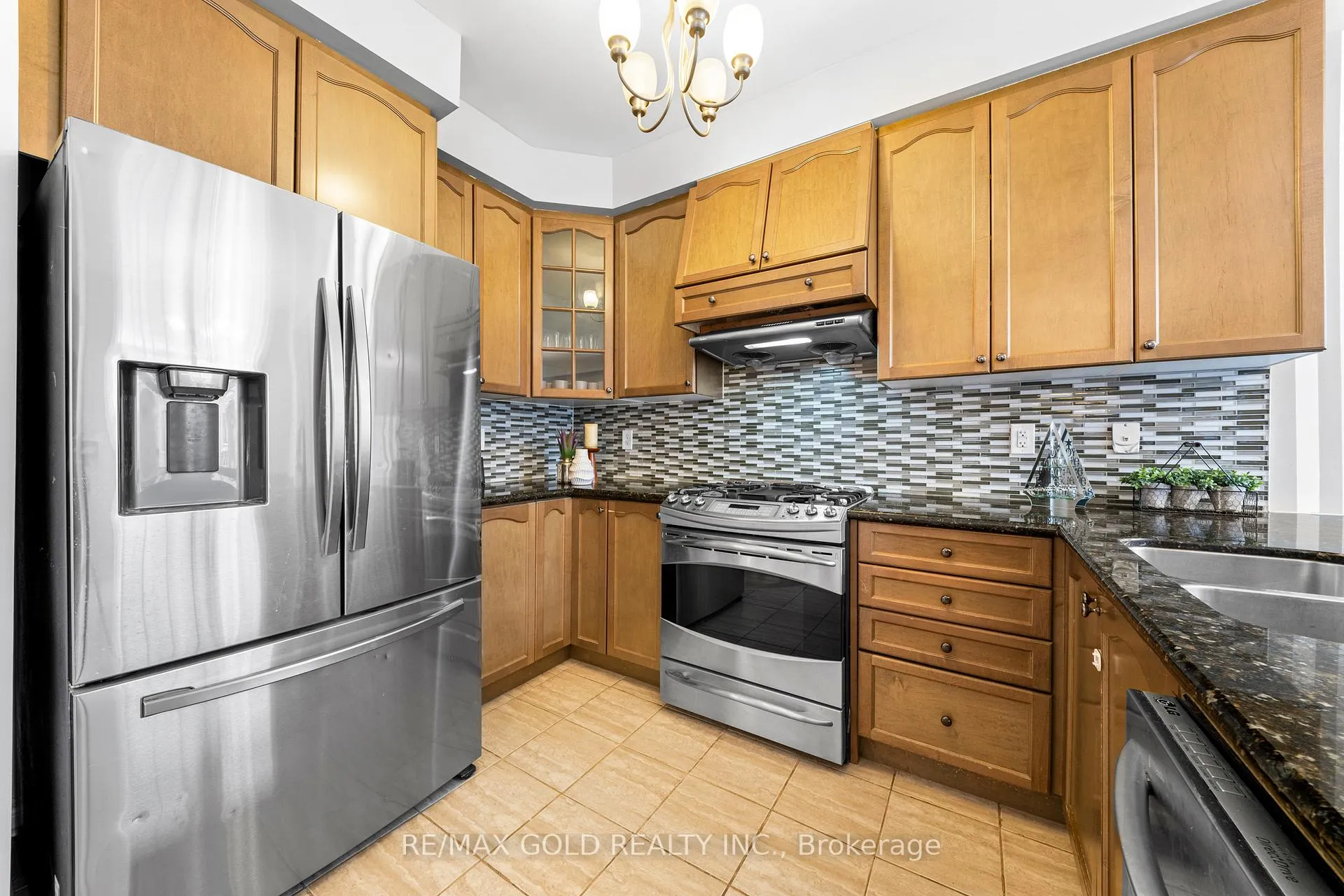 Photo 15 of 57 James Govan Drive, Whitby, Port Whitby — HOMEH