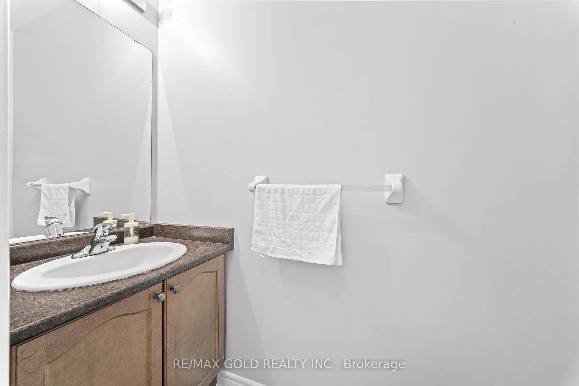 Photo 24 of 57 James Govan Drive, Whitby, Port Whitby — HOMEH