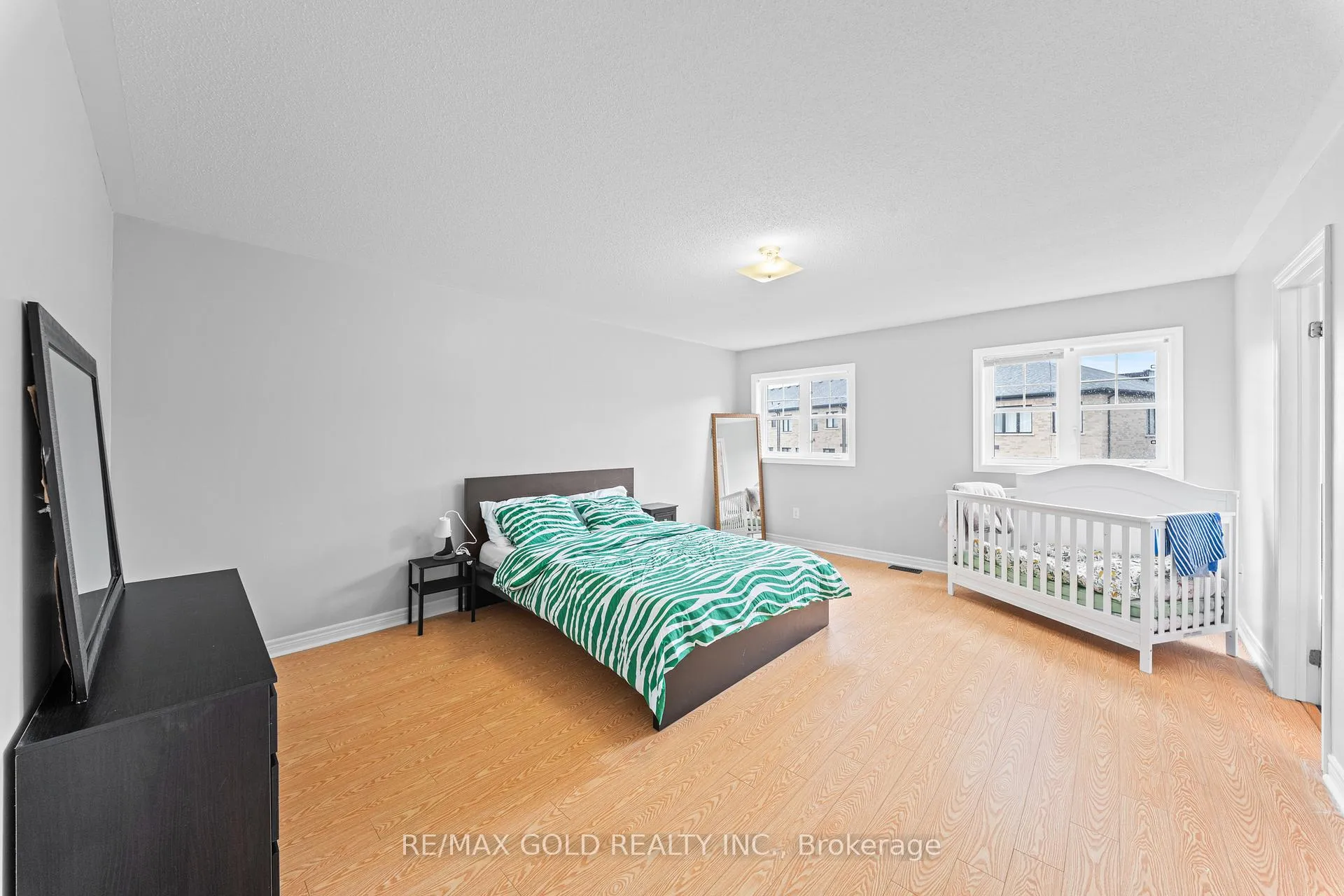 Photo 28 of 57 James Govan Drive, Whitby, Port Whitby — HOMEH