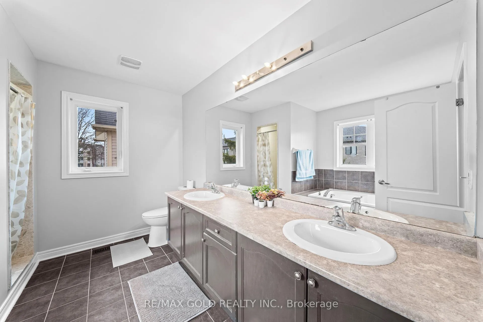 Photo 30 of 57 James Govan Drive, Whitby, Port Whitby — HOMEH