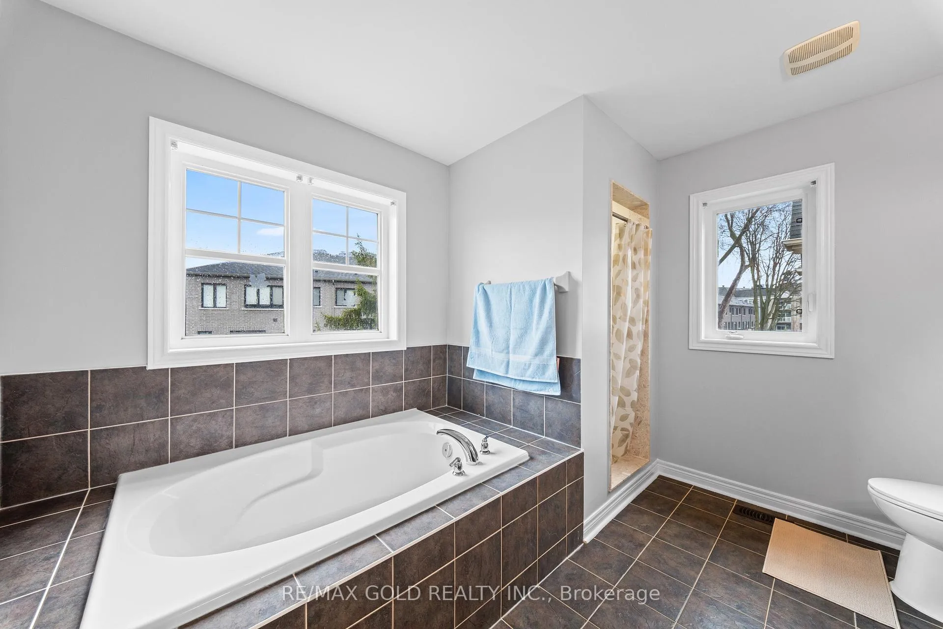 Photo 31 of 57 James Govan Drive, Whitby, Port Whitby — HOMEH